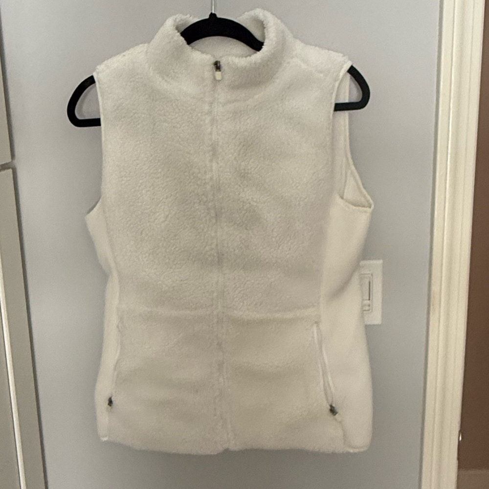 Fabletics White Sedona Sherpa Fleece Full Zip Vest